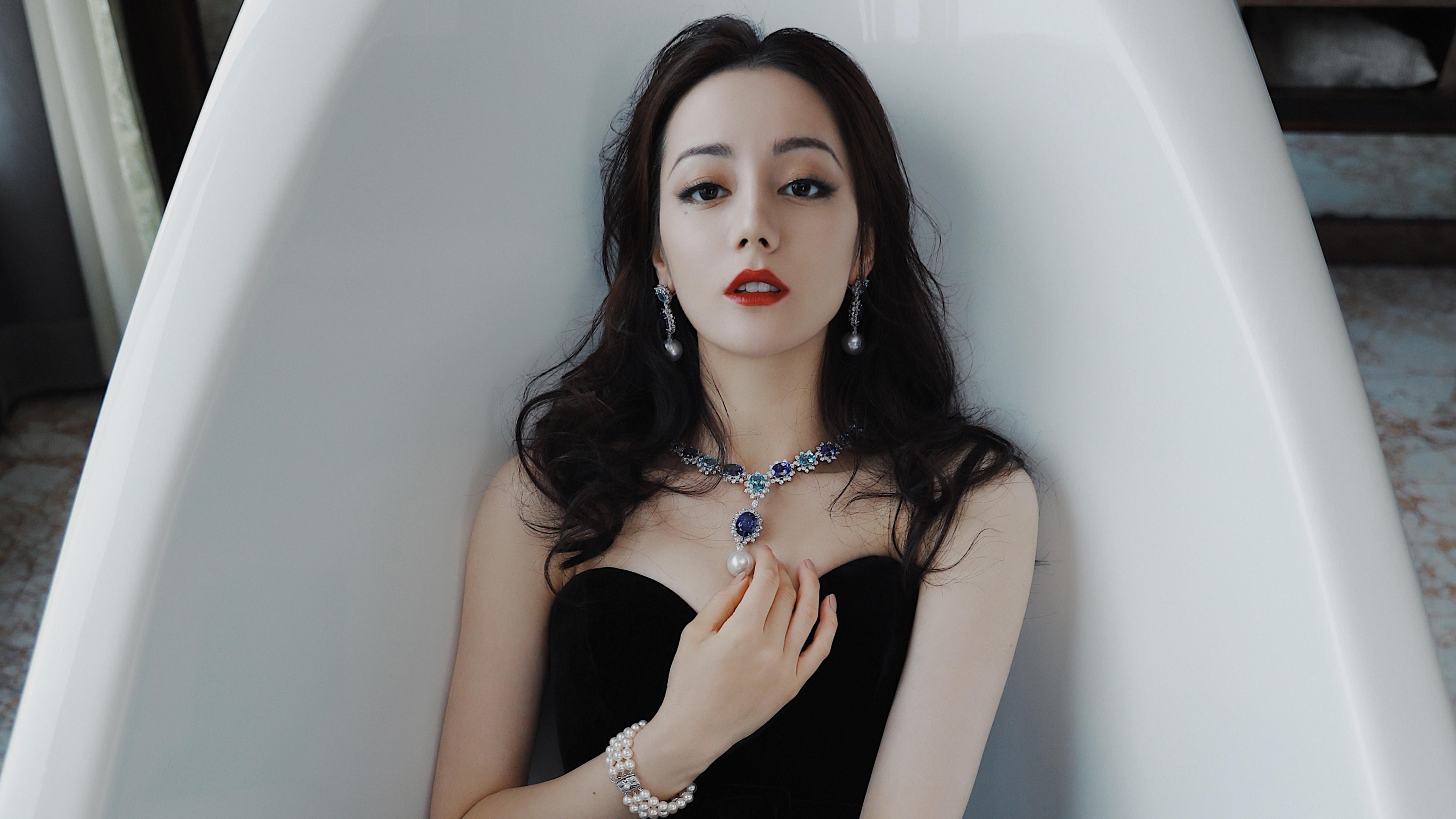亚洲青年篮球锦标赛中，韩国队和中国队激烈角逐，青年力量崭露头角